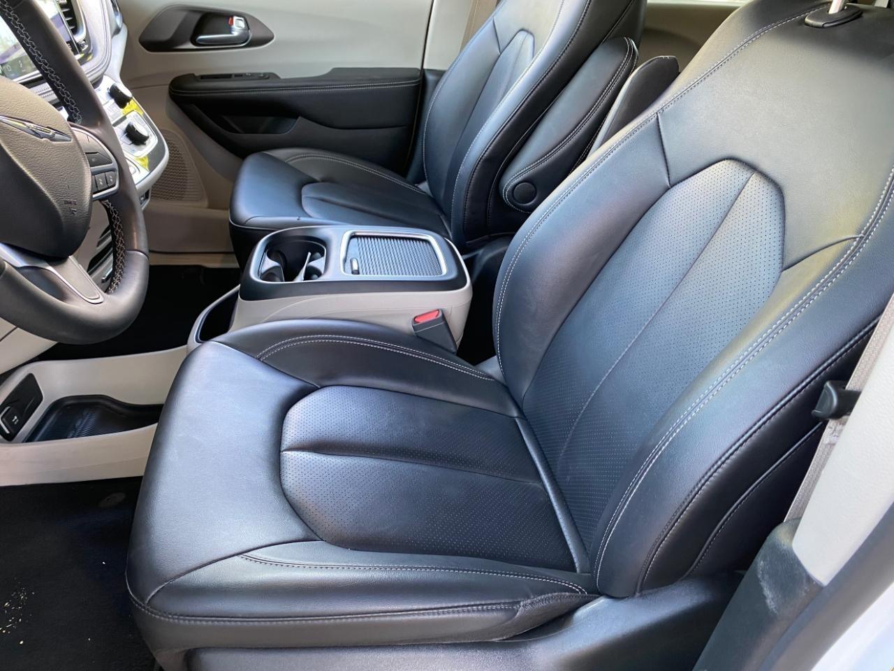 Chrysler Pacifica Hybrid Select 2024
