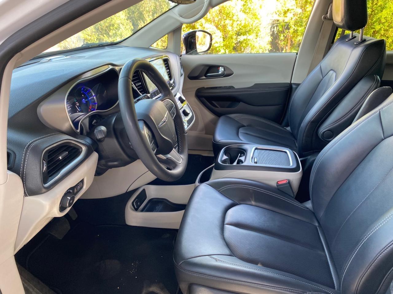 Chrysler Pacifica Hybrid Select 2024