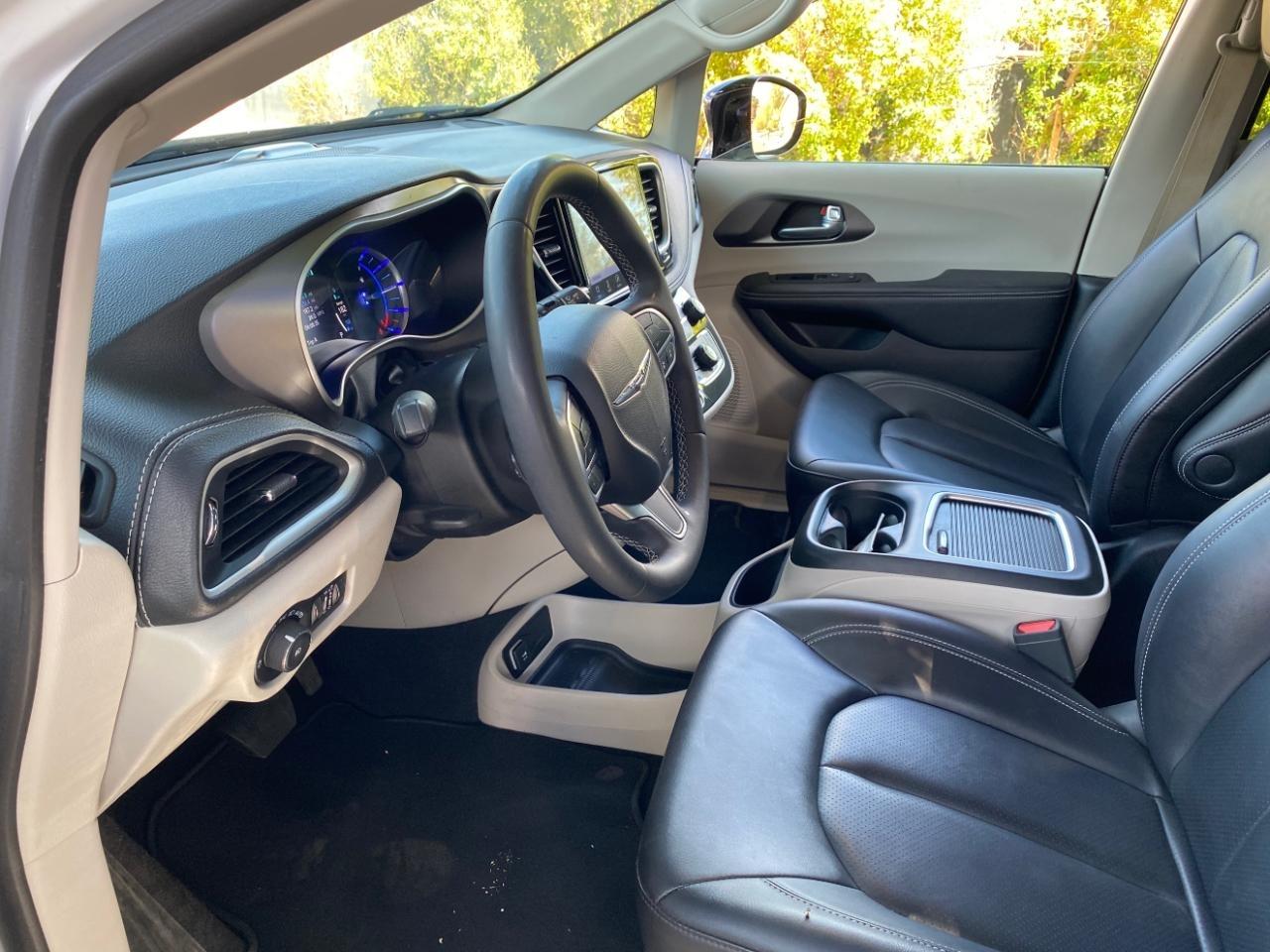 Chrysler Pacifica Hybrid Select 2024