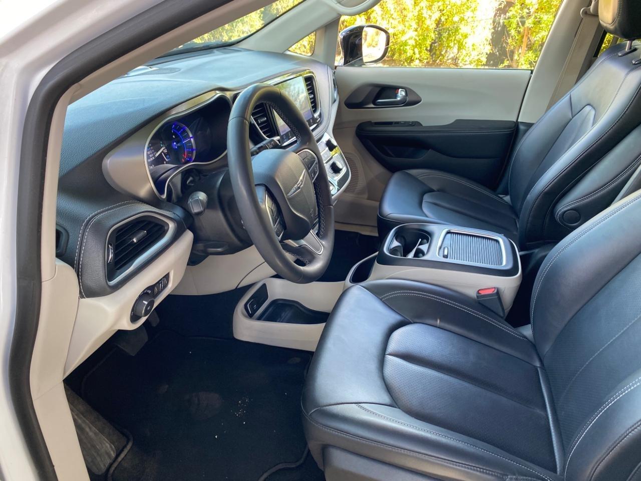 Chrysler Pacifica Hybrid Select 2024