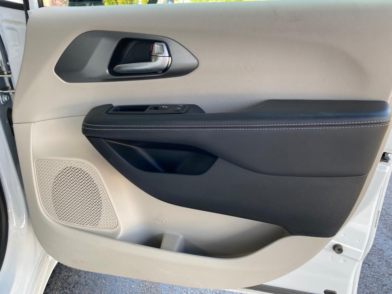 Chrysler Pacifica Hybrid Select 2024