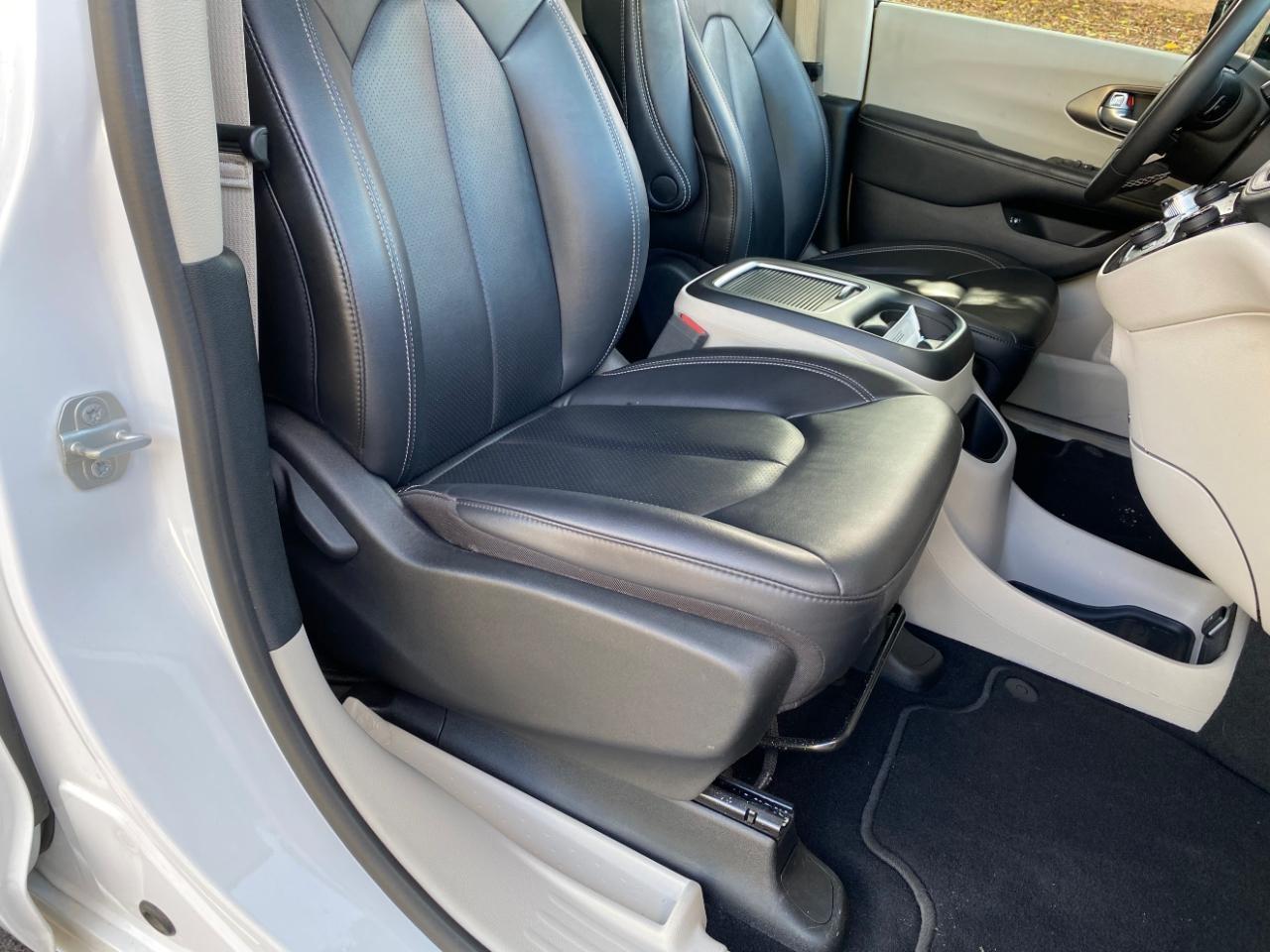 Chrysler Pacifica Hybrid Select 2024