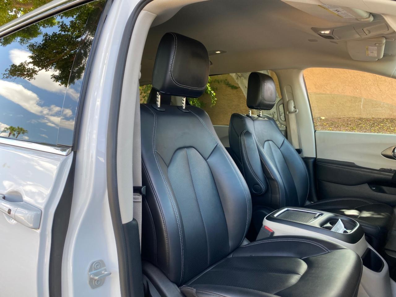 Chrysler Pacifica Hybrid Select 2024
