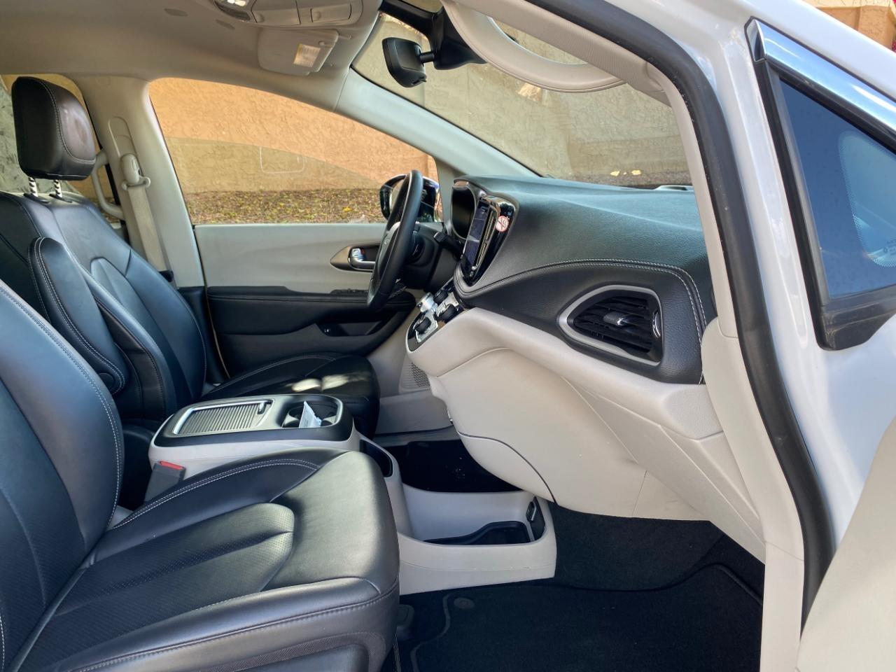 Chrysler Pacifica Hybrid Select 2024