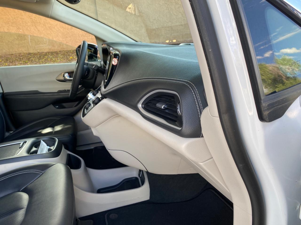 Chrysler Pacifica Hybrid Select 2024
