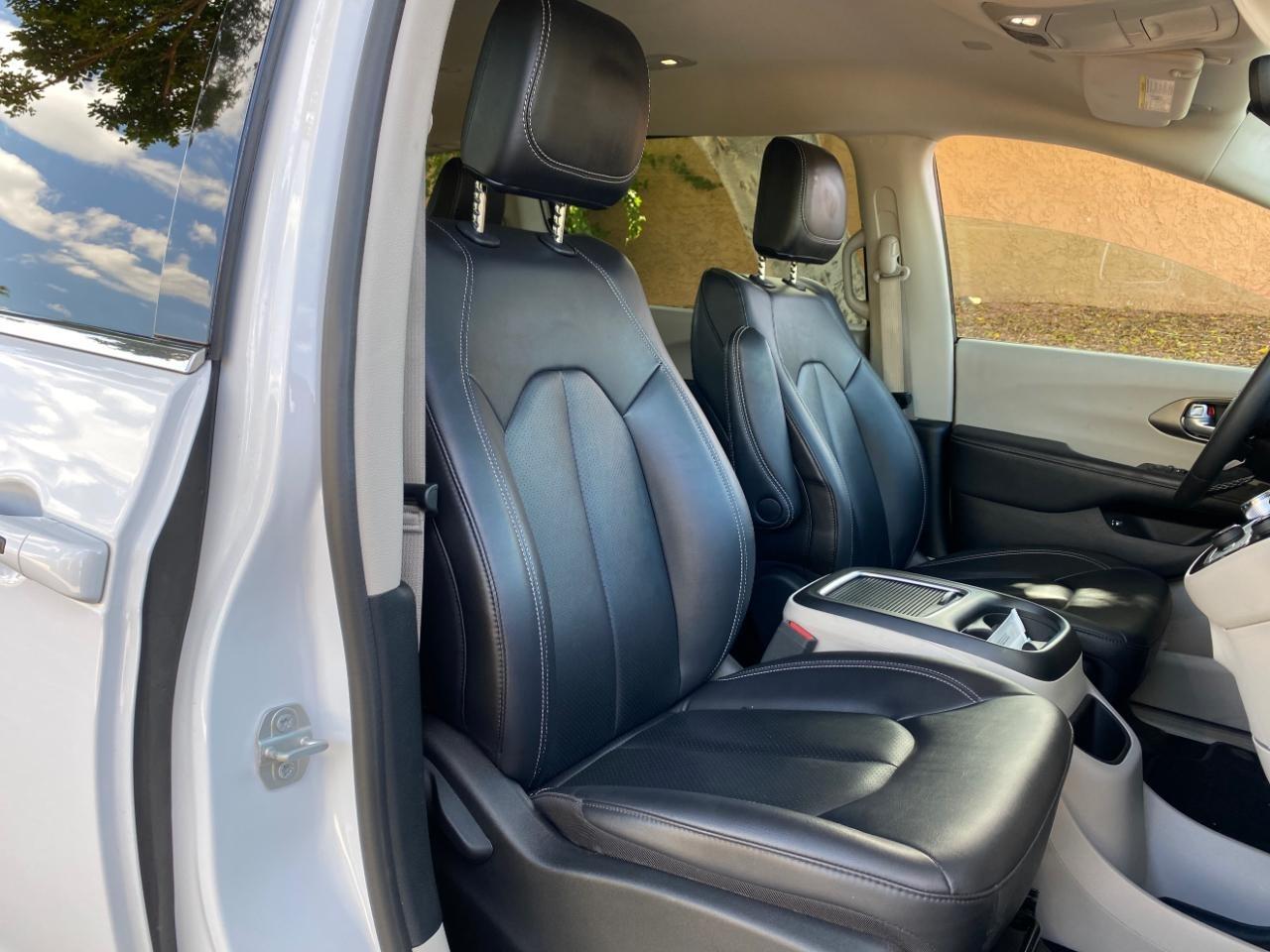 Chrysler Pacifica Hybrid Select 2024