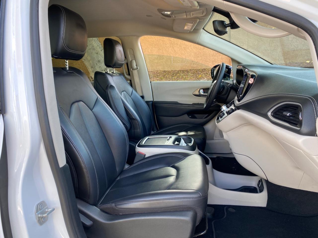 Chrysler Pacifica Hybrid Select 2024
