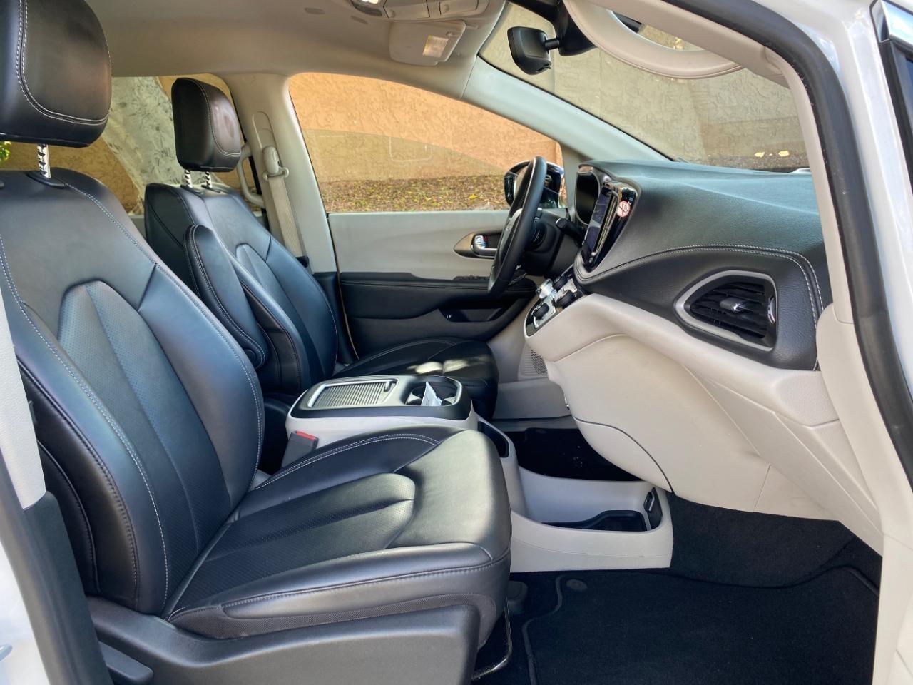 Chrysler Pacifica Hybrid Select 2024
