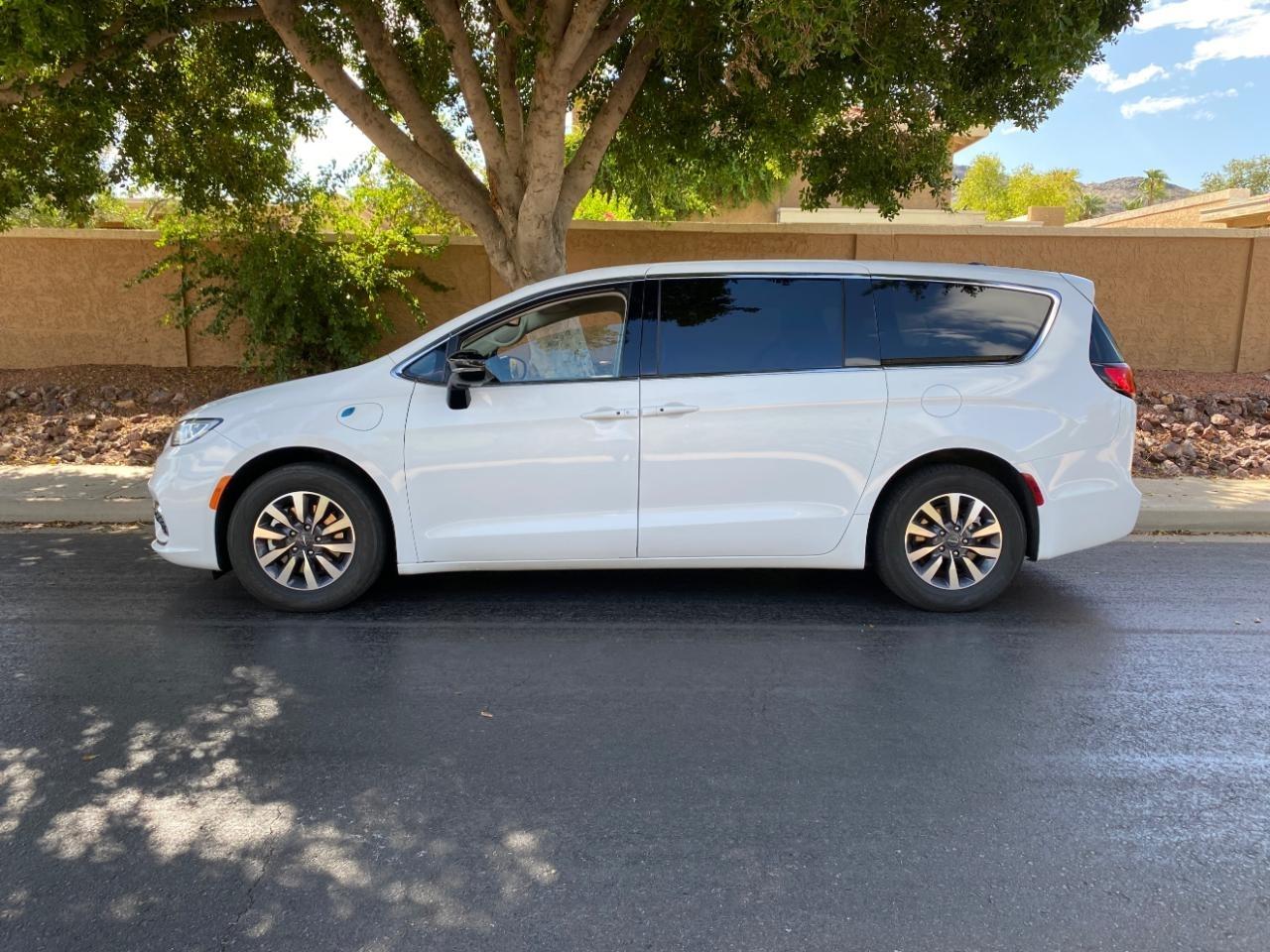Chrysler Pacifica Hybrid Select 2024