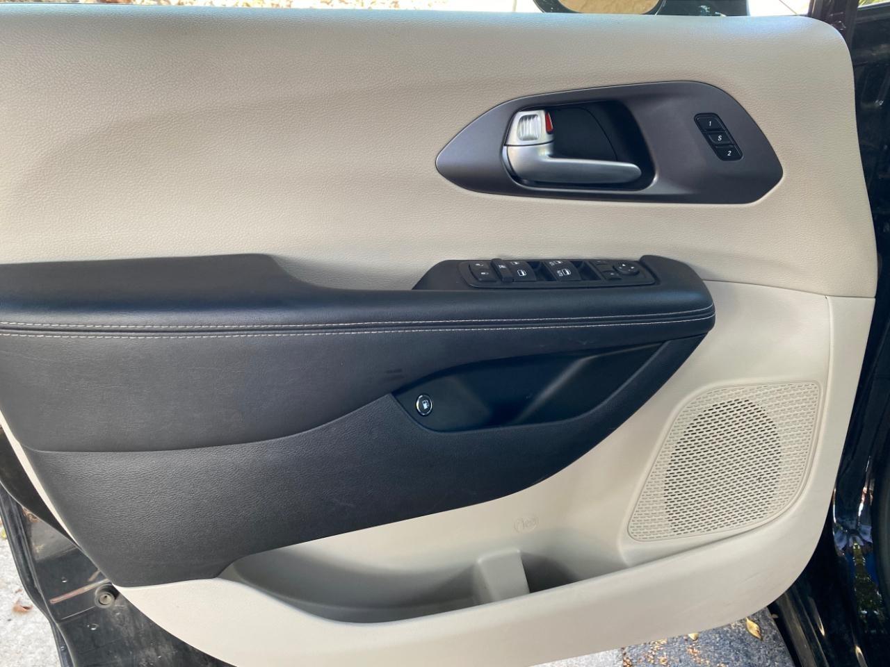 Chrysler Pacifica Hybrid Select 2024