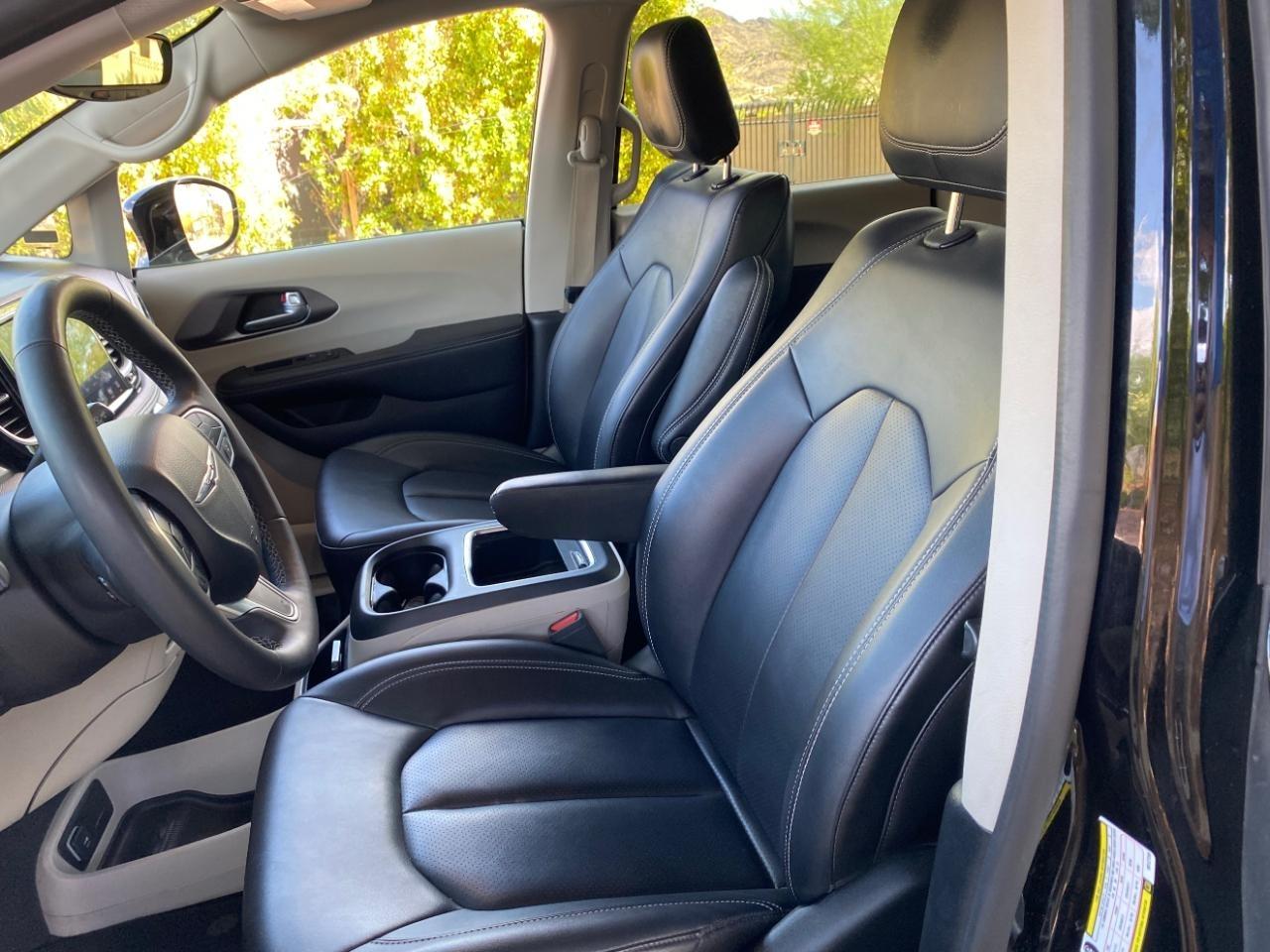Chrysler Pacifica Hybrid Select 2024