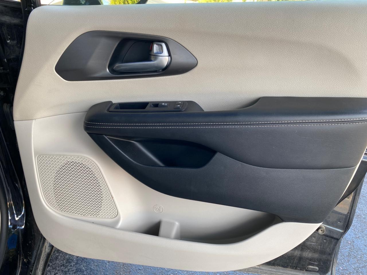 Chrysler Pacifica Hybrid Select 2024