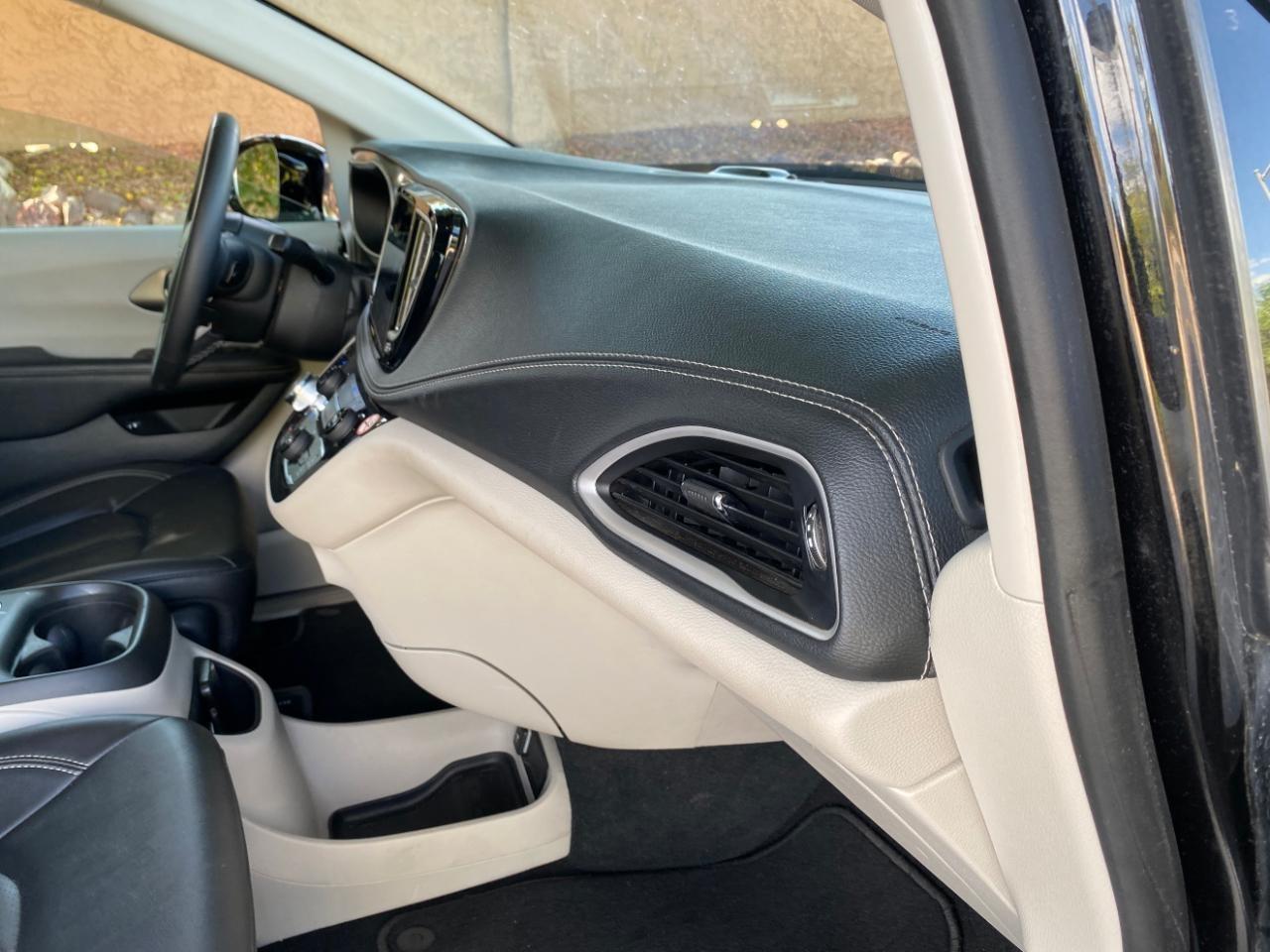 Chrysler Pacifica Hybrid Select 2024