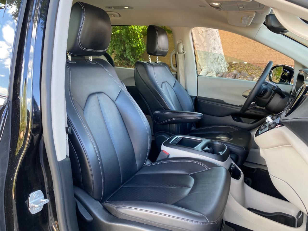 Chrysler Pacifica Hybrid Select 2024