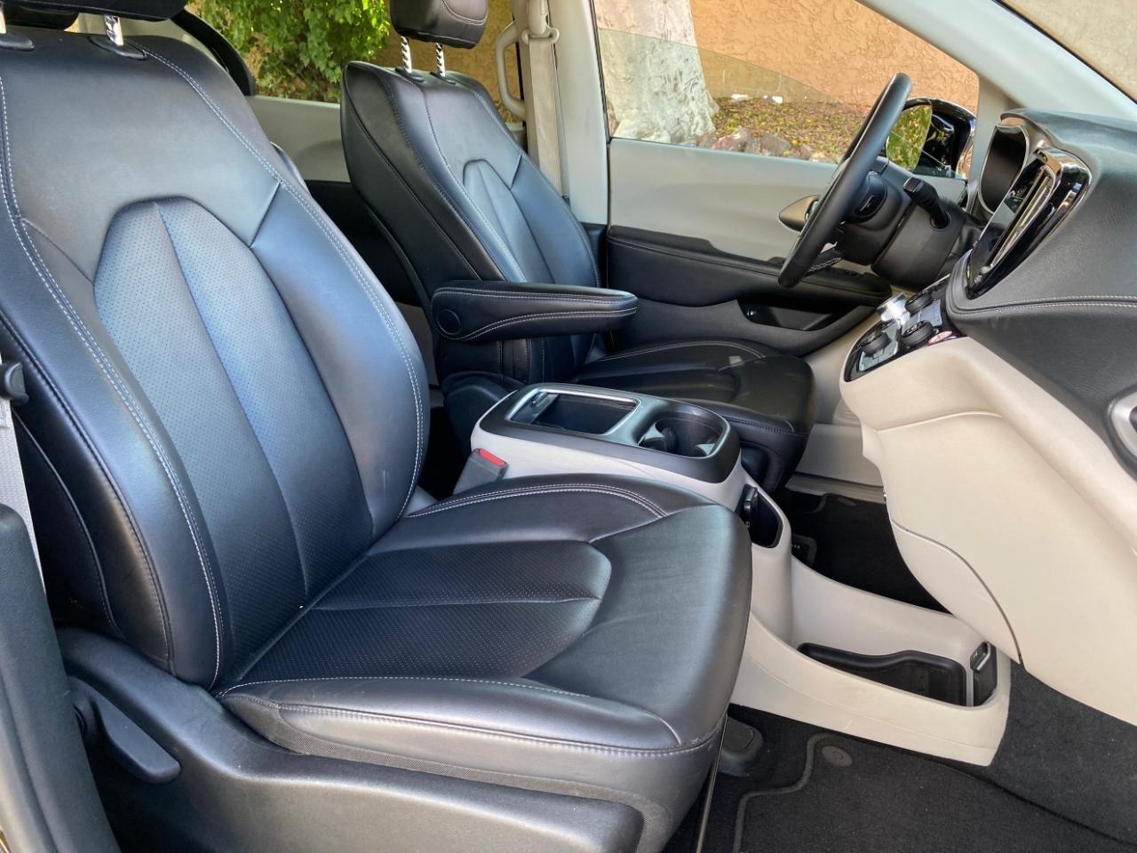 Chrysler Pacifica Hybrid Select 2024