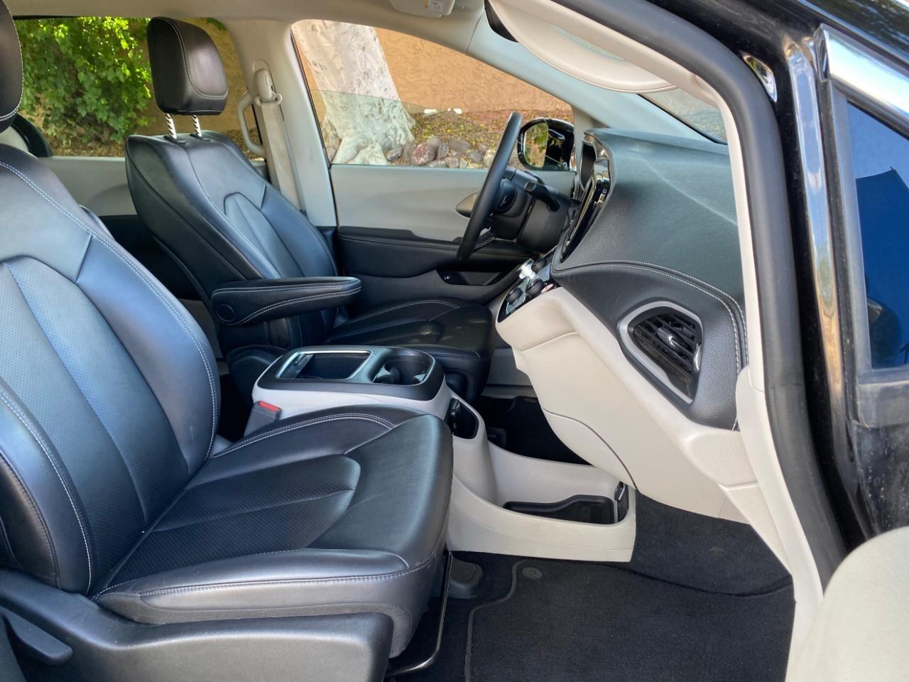 Chrysler Pacifica Hybrid Select 2024