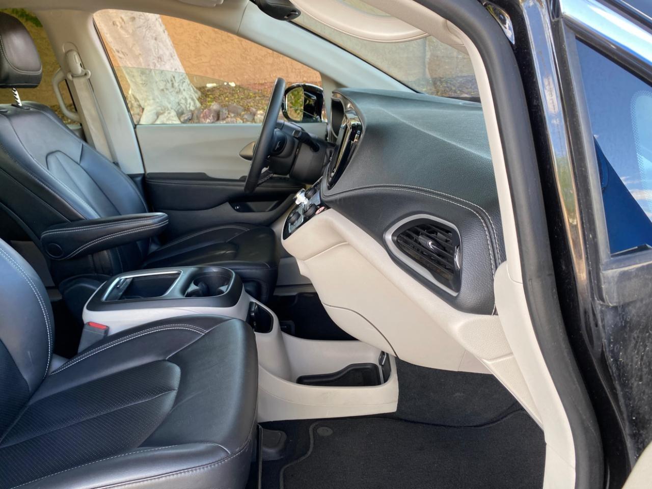 Chrysler Pacifica Hybrid Select 2024
