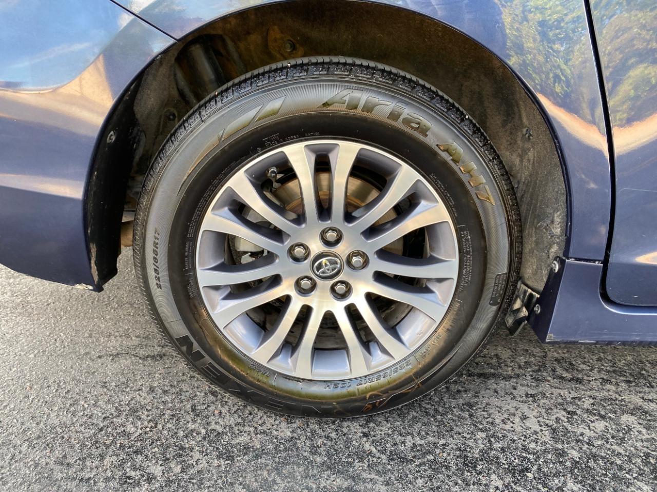 Toyota Sienna Limited Premium 7-Passenger 2018