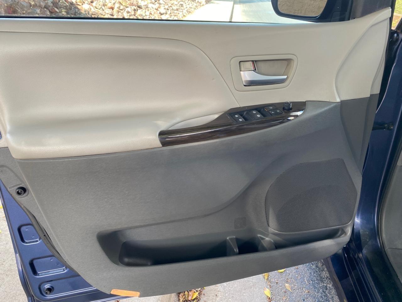 Toyota Sienna Limited Premium 7-Passenger 2018