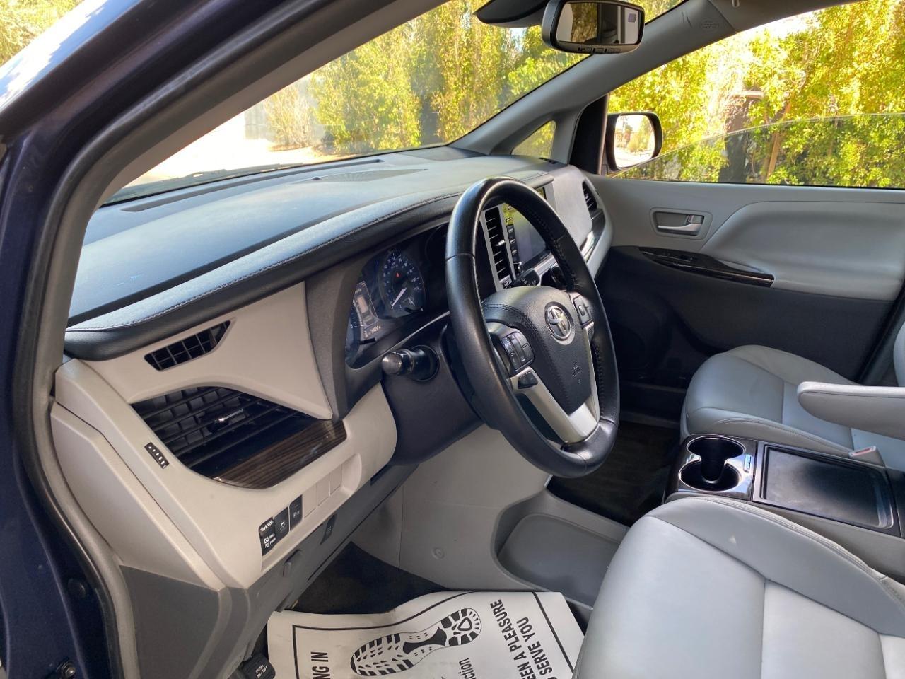 Toyota Sienna Limited Premium 7-Passenger 2018