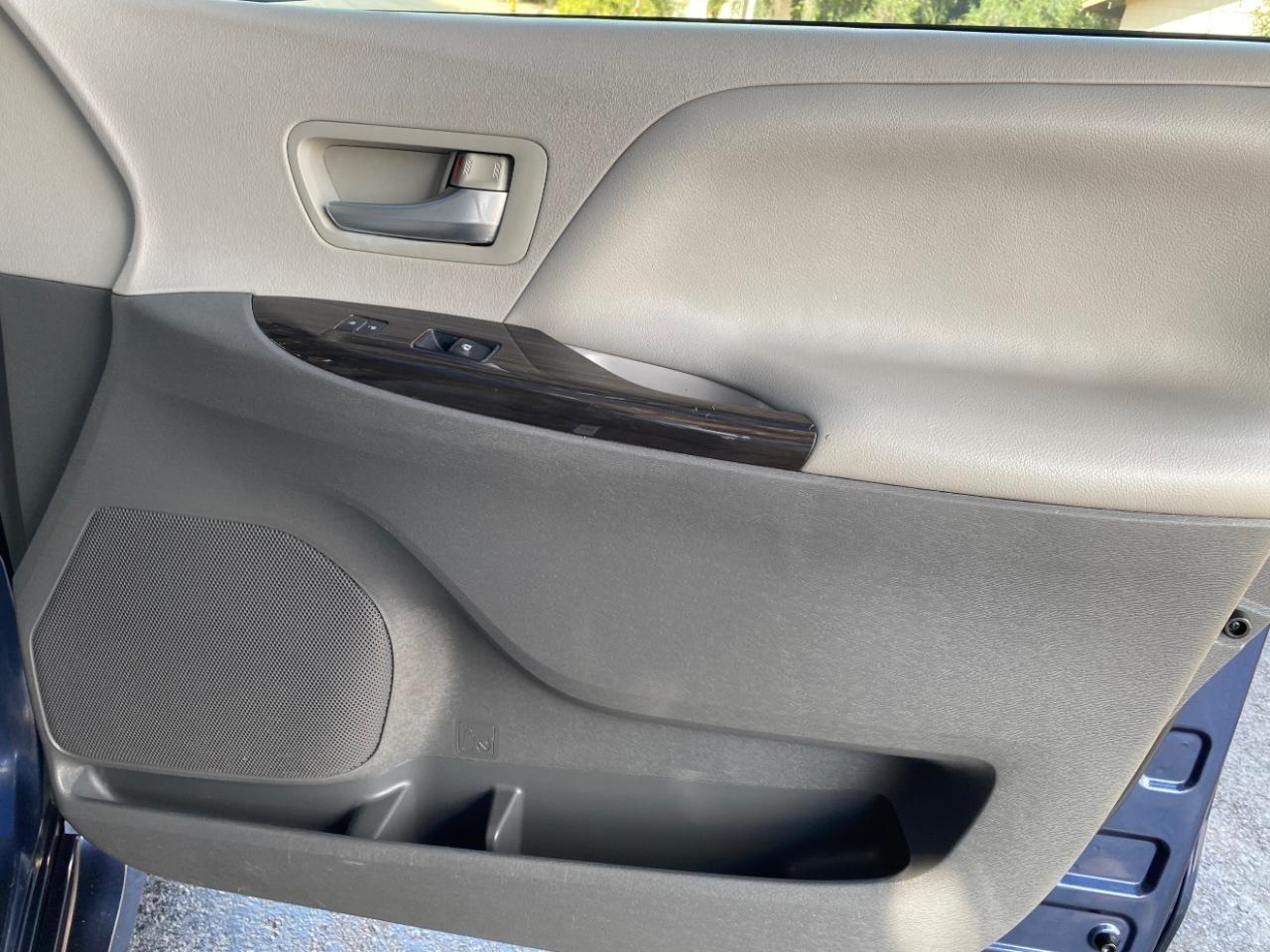 Toyota Sienna Limited Premium 7-Passenger 2018