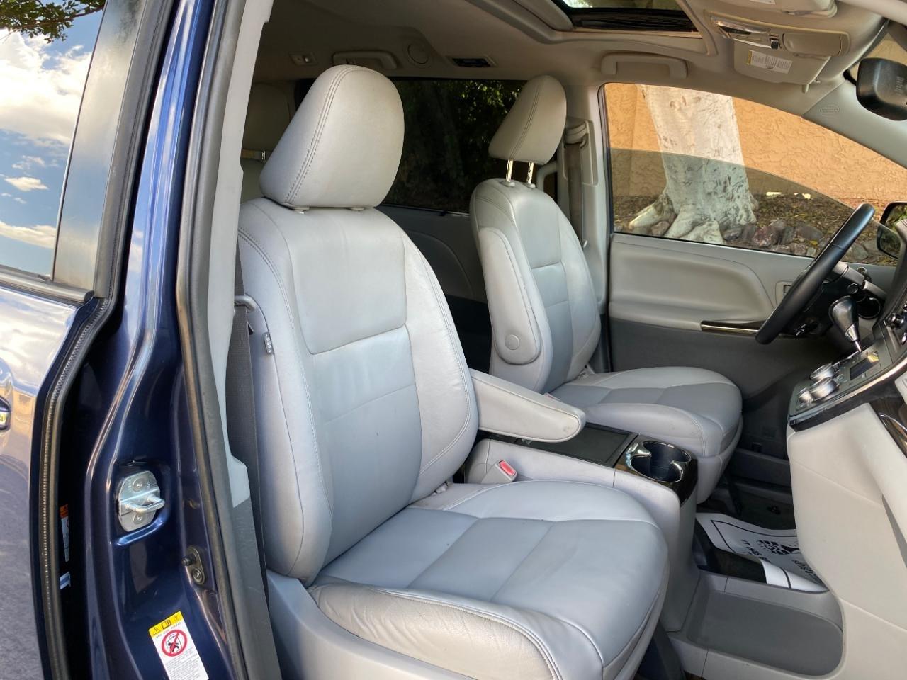 Toyota Sienna Limited Premium 7-Passenger 2018