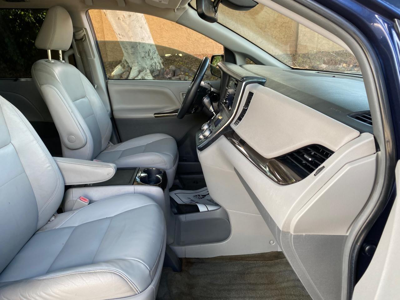 Toyota Sienna Limited Premium 7-Passenger 2018