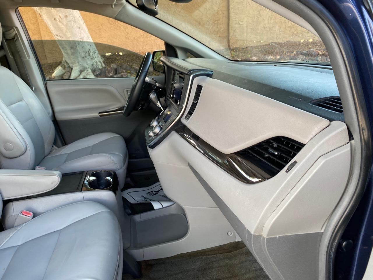 Toyota Sienna Limited Premium 7-Passenger 2018
