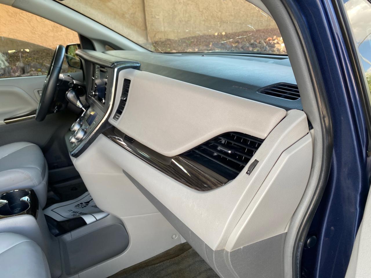 Toyota Sienna Limited Premium 7-Passenger 2018