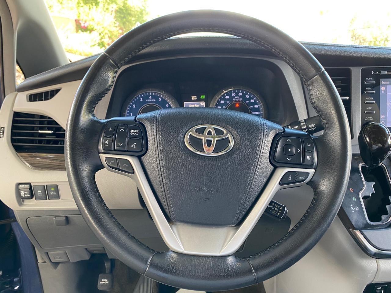 Toyota Sienna Limited Premium 7-Passenger 2018