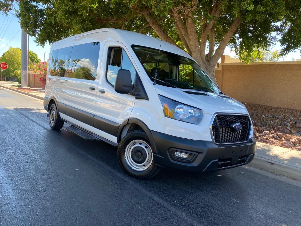 Ford Transit 350 Wagon Med. Roof XL w/Sliding Pass. 148-in. WB 2024