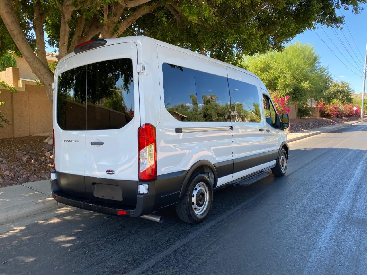Ford Transit 350 Wagon Med. Roof XL w/Sliding Pass. 148-in. WB 2024