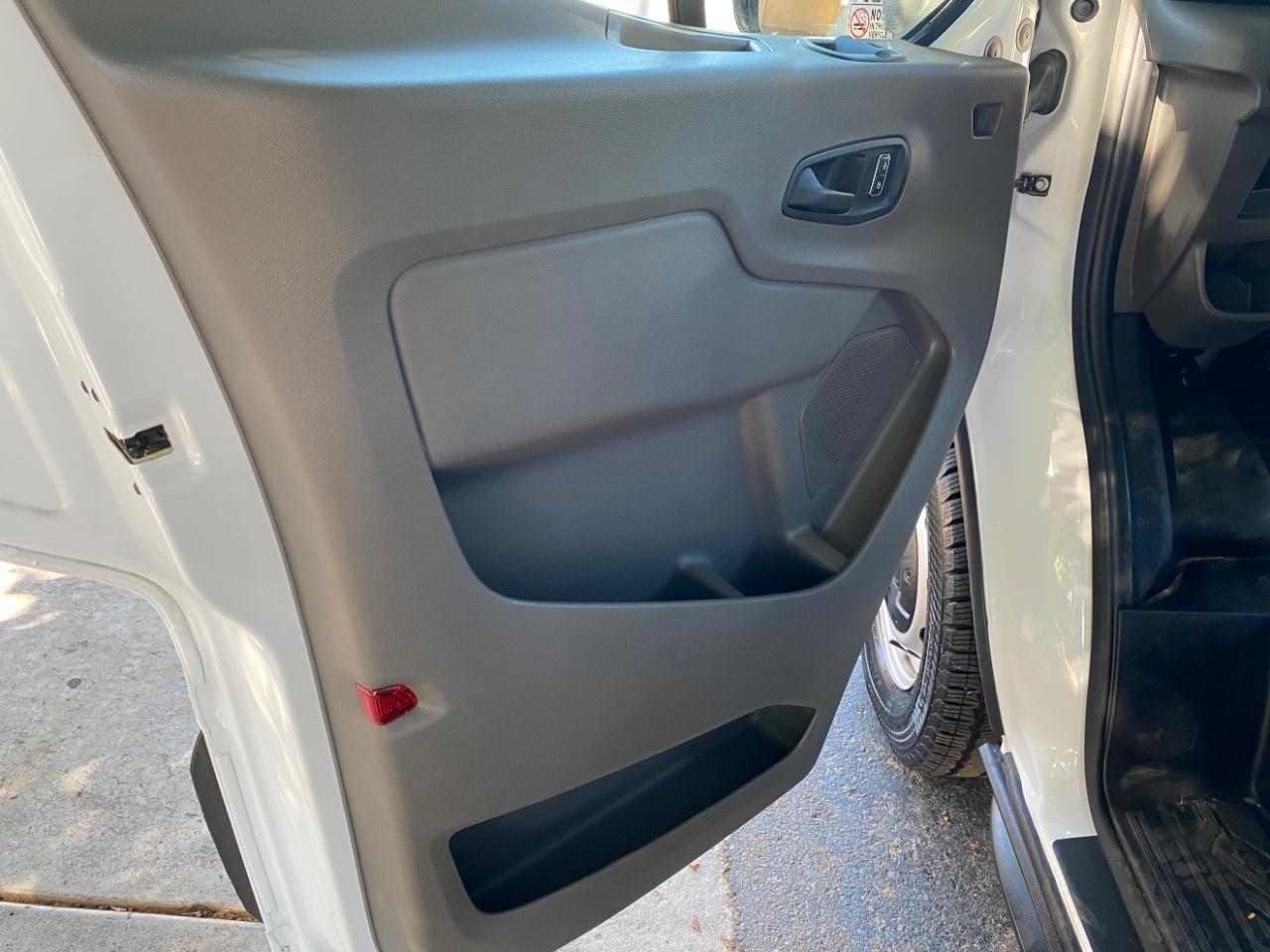 Ford Transit 350 Wagon Med. Roof XL w/Sliding Pass. 148-in. WB 2024
