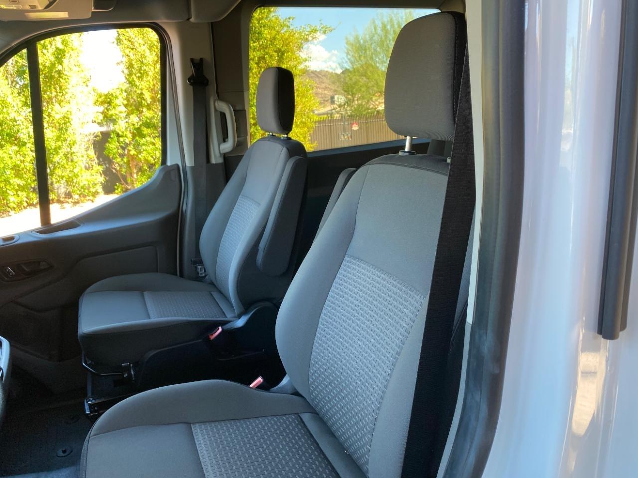 Ford Transit 350 Wagon Med. Roof XL w/Sliding Pass. 148-in. WB 2024
