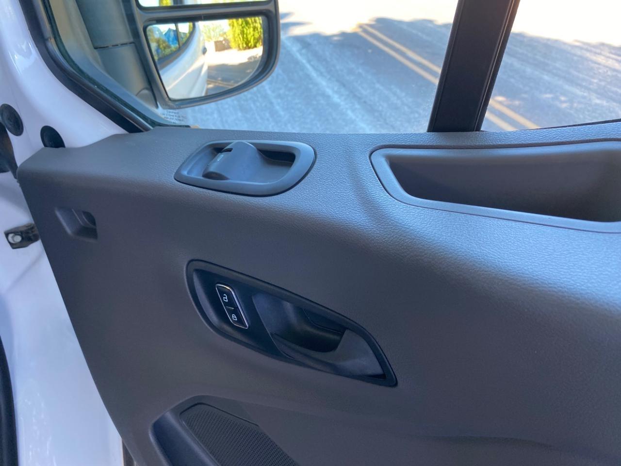 Ford Transit 350 Wagon Med. Roof XL w/Sliding Pass. 148-in. WB 2024