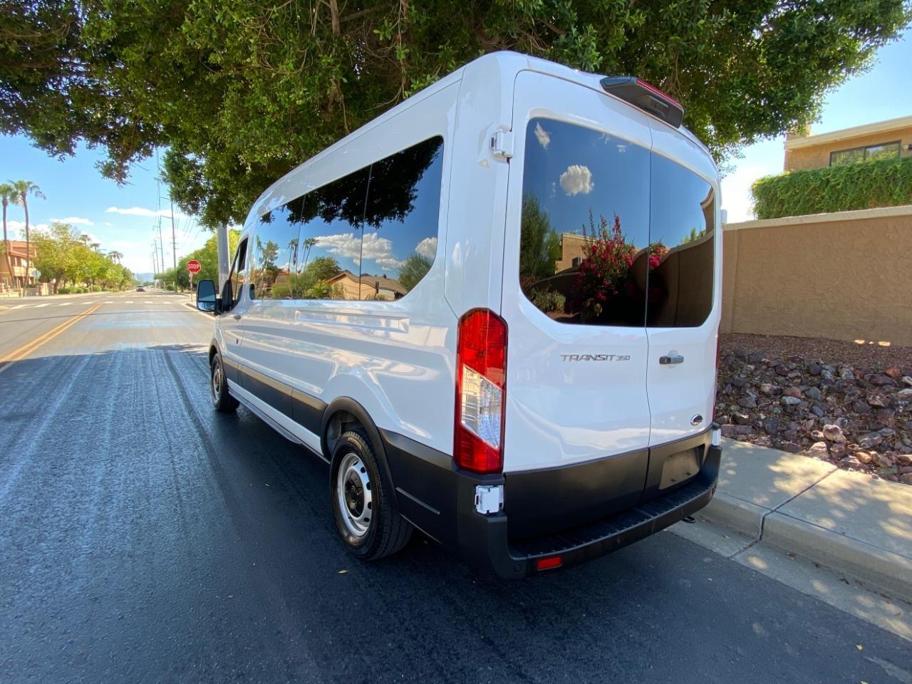 Ford Transit 350 Wagon Med. Roof XL w/Sliding Pass. 148-in. WB 2024