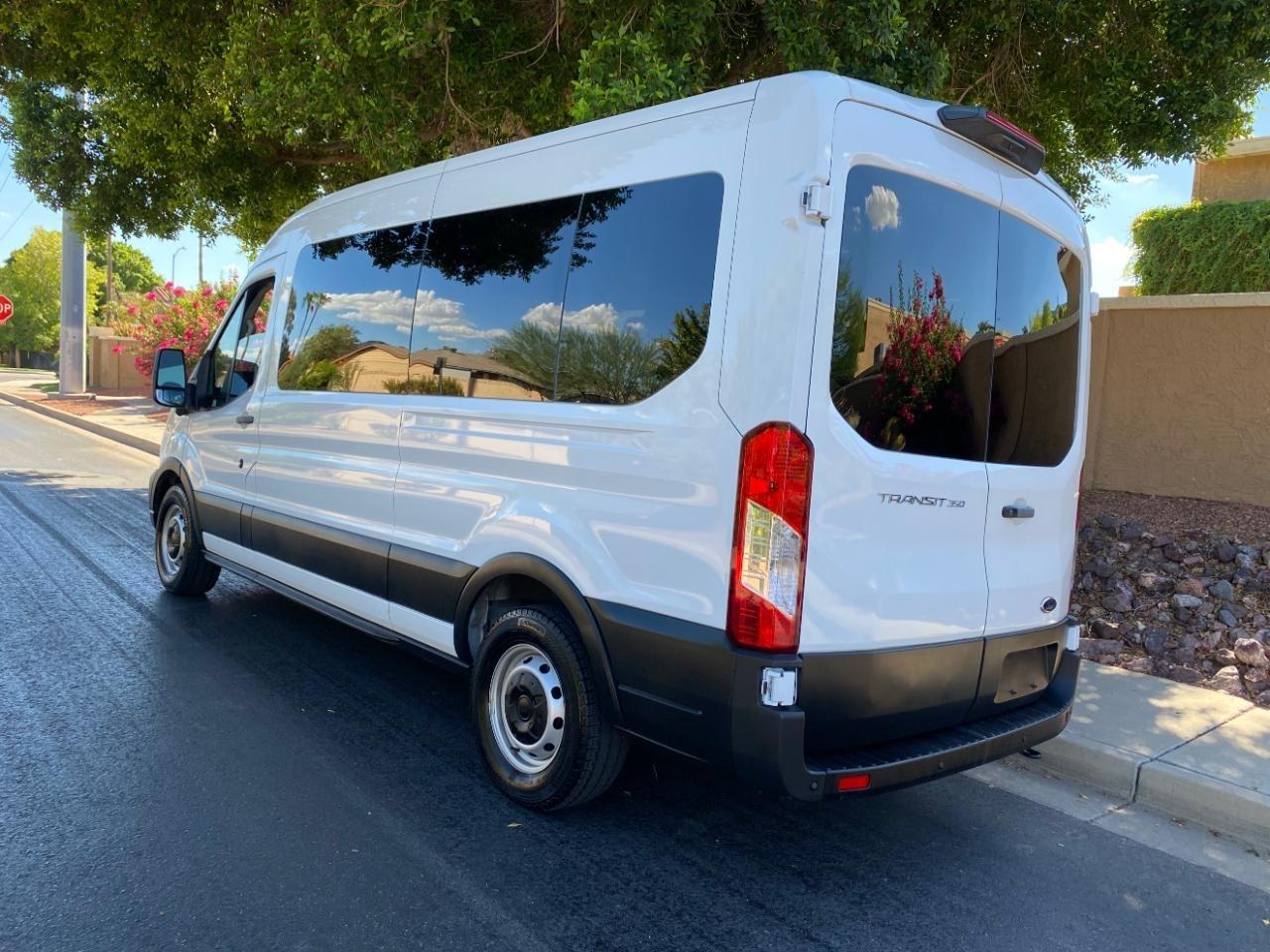 Ford Transit 350 Wagon Med. Roof XL w/Sliding Pass. 148-in. WB 2024