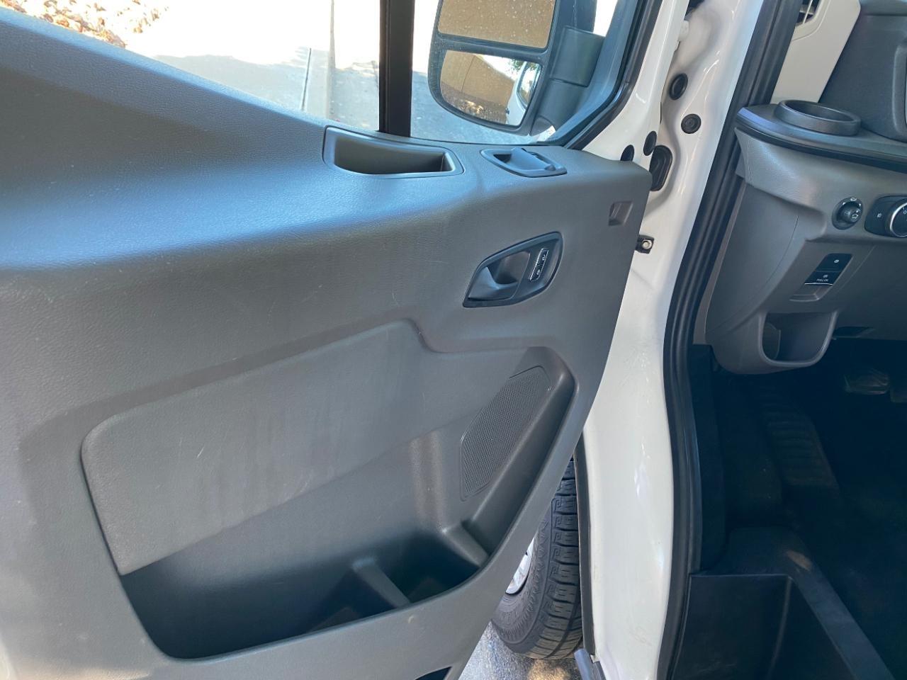 Ford Transit 350 Wagon Low Roof XLT w/Sliding Pass. 148-in. WB 2024