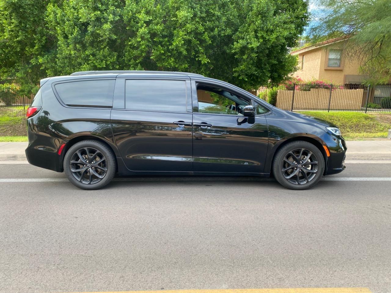 Chrysler Pacifica Limited 2025