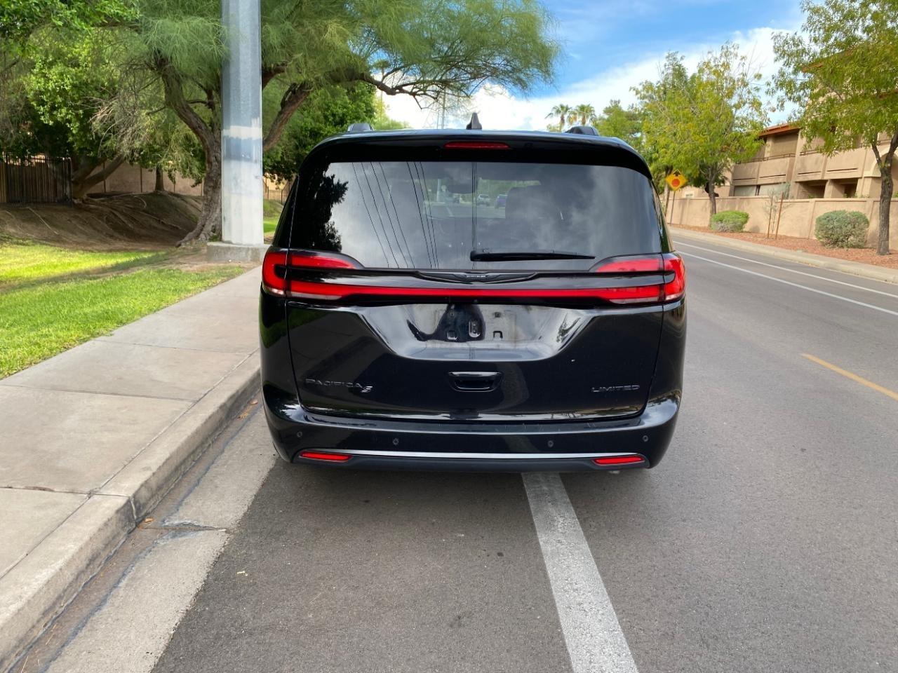 Chrysler Pacifica Limited 2025