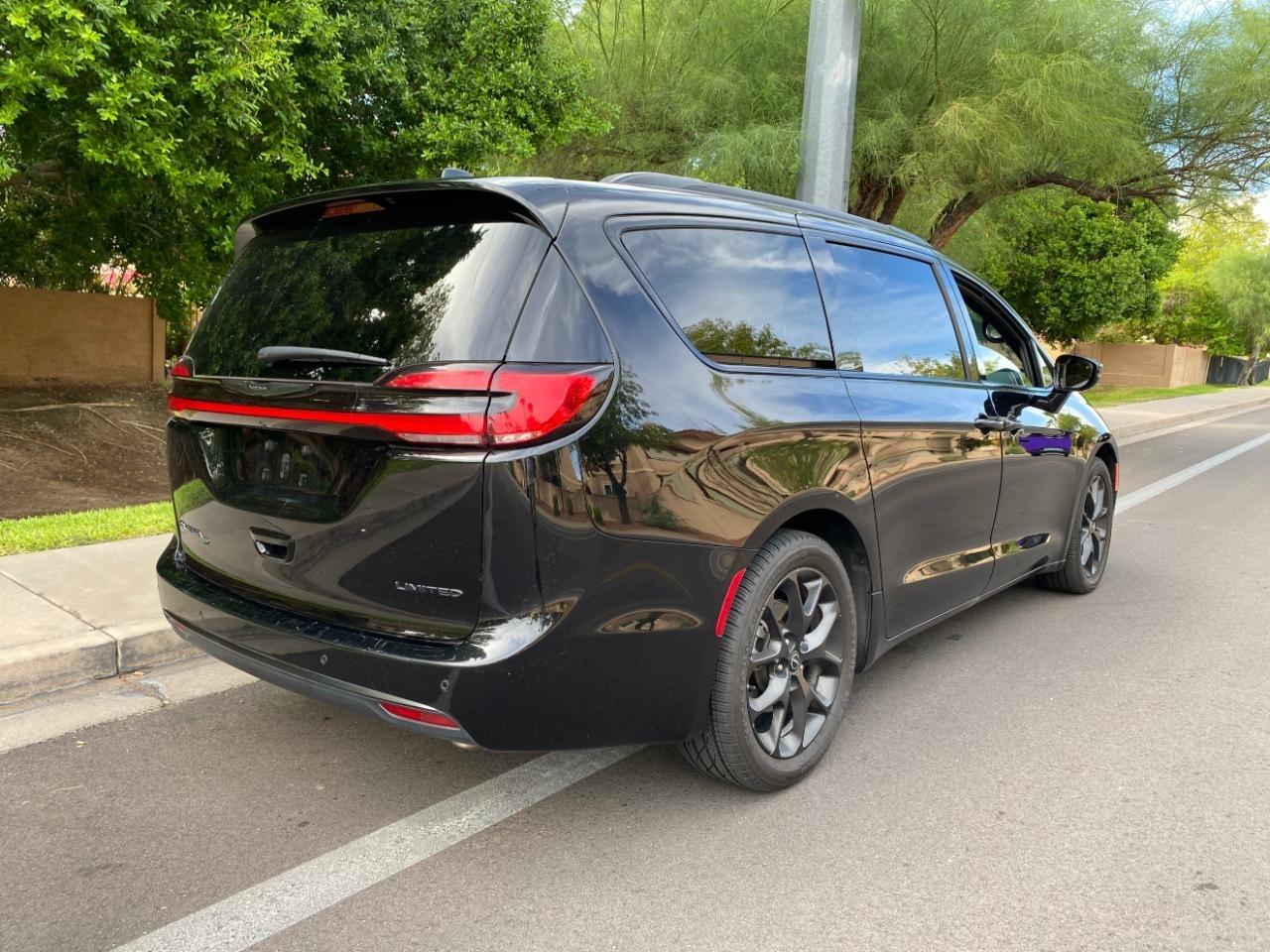 Chrysler Pacifica Limited 2025