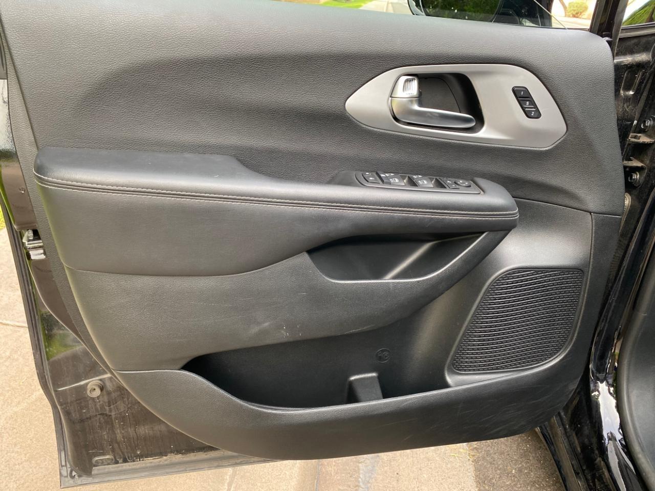 Chrysler Pacifica Limited 2025