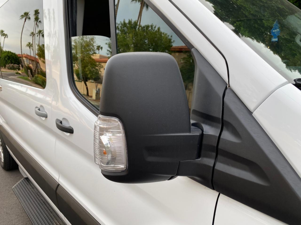 Ford Transit 350 Wagon Med. Roof XL w/Sliding Pass. 148-in. WB 2024