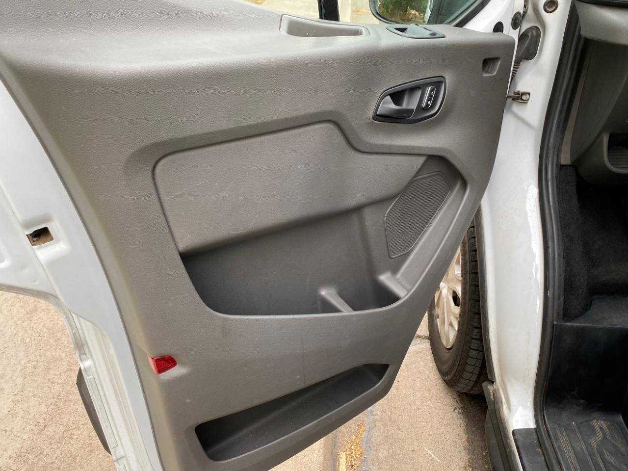 Ford Transit 350 Wagon Med. Roof XL w/Sliding Pass. 148-in. WB 2024