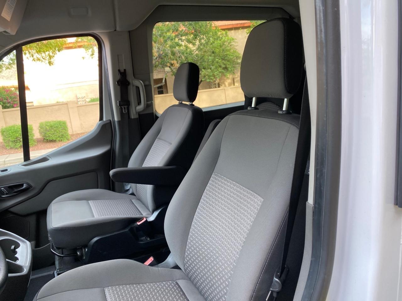 Ford Transit 350 Wagon Med. Roof XL w/Sliding Pass. 148-in. WB 2024