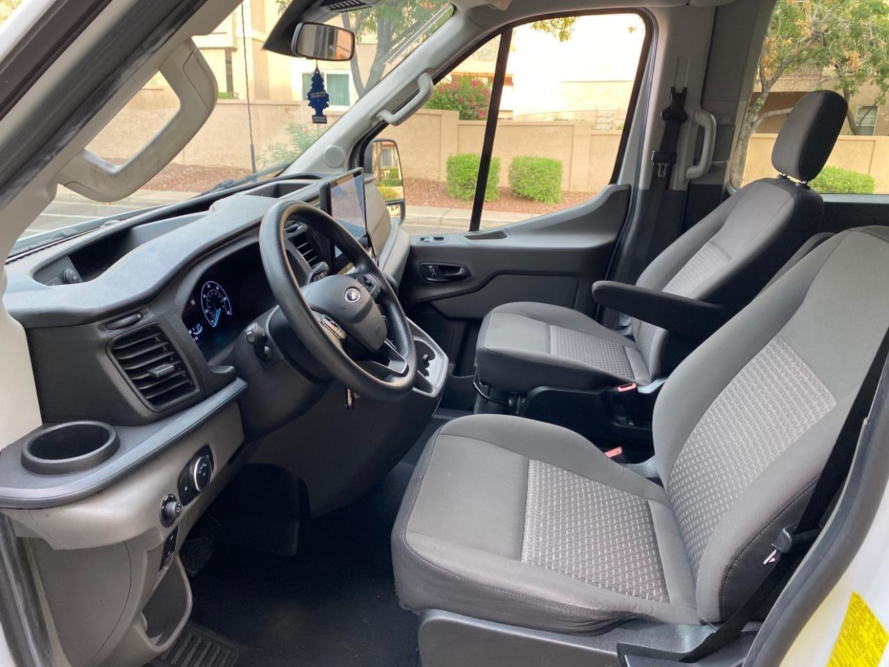 Ford Transit 350 Wagon Med. Roof XL w/Sliding Pass. 148-in. WB 2024