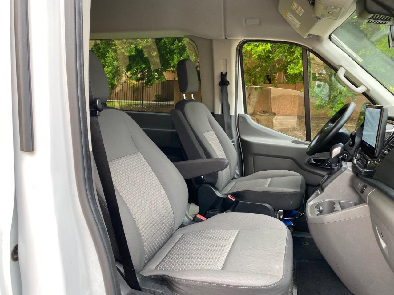 Ford Transit 350 Wagon Med. Roof XL w/Sliding Pass. 148-in. WB 2024