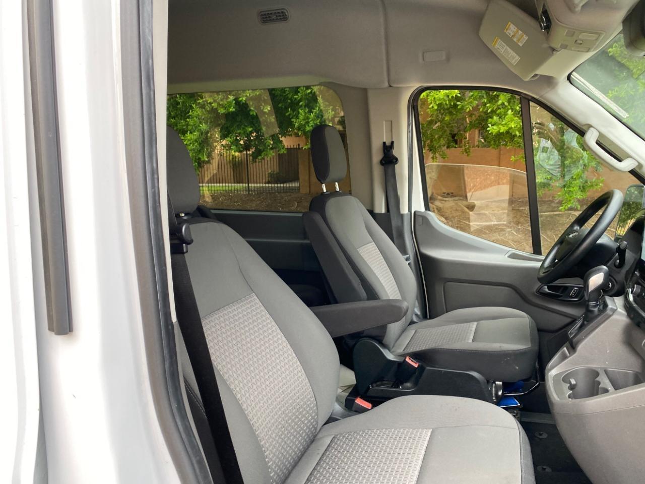 Ford Transit 350 Wagon Med. Roof XL w/Sliding Pass. 148-in. WB 2024