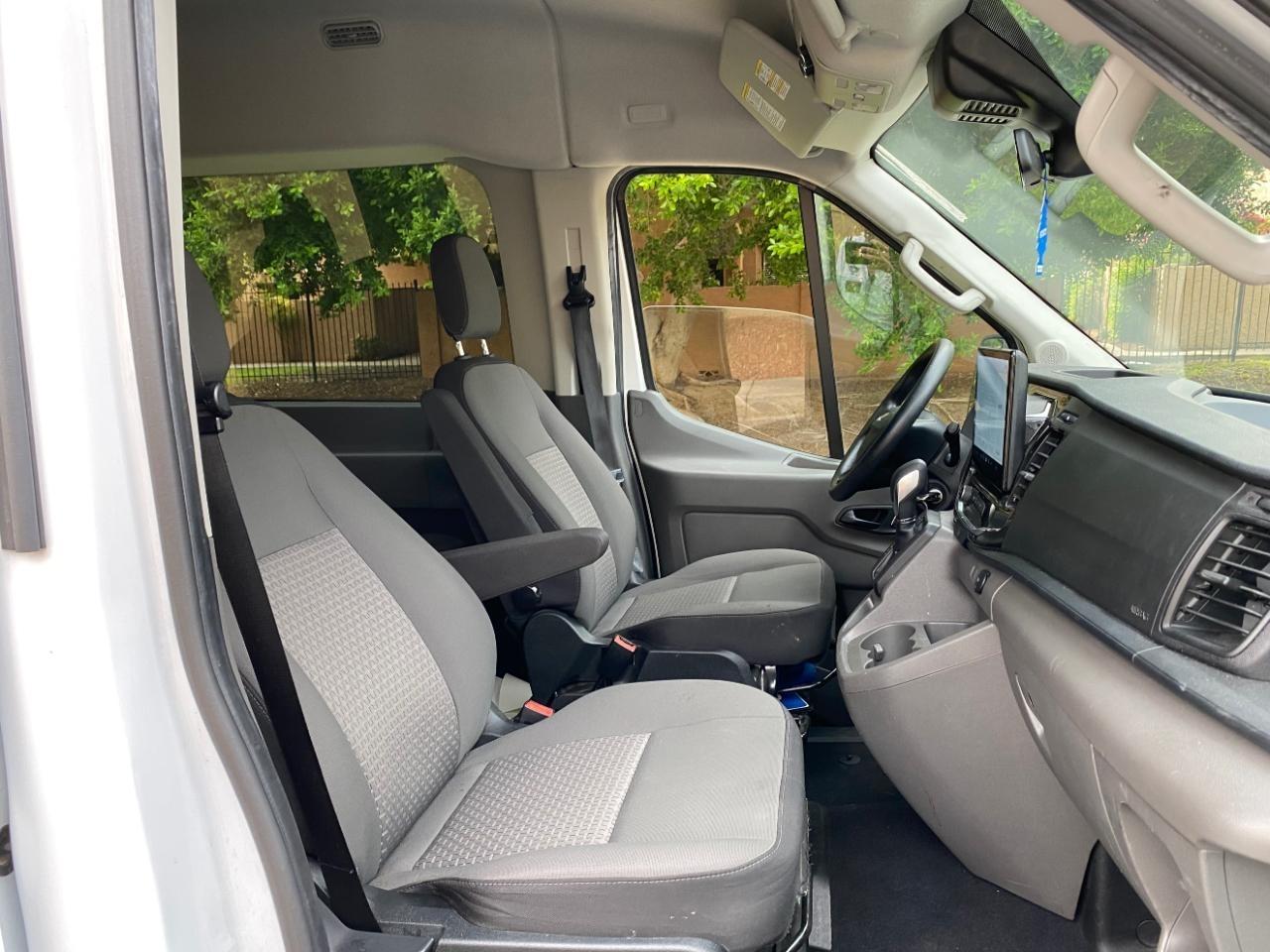 Ford Transit 350 Wagon Med. Roof XL w/Sliding Pass. 148-in. WB 2024