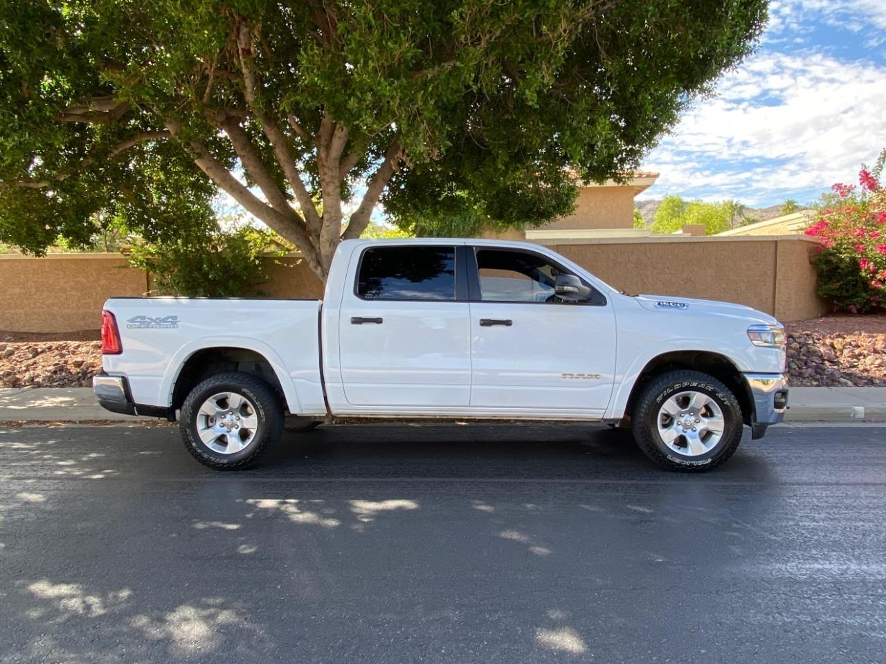 RAM 1500 Lone Star Crew Cab SB 4WD 2025